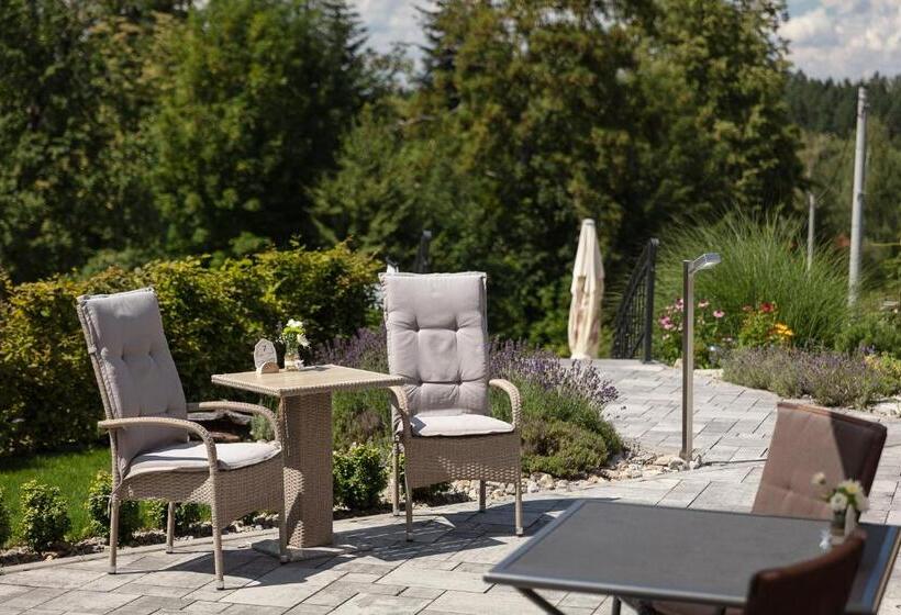 ペンション Penzion Na Kraji Lesa