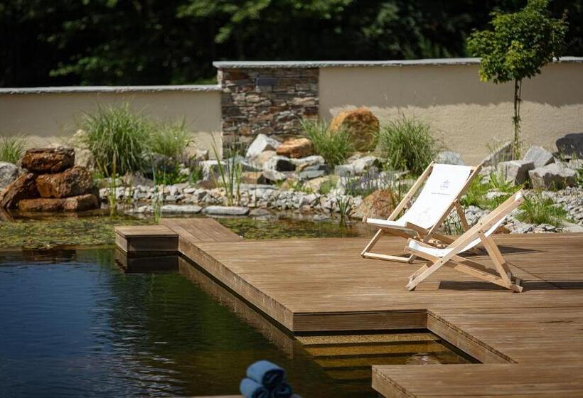 ペンション Penzion Na Kraji Lesa