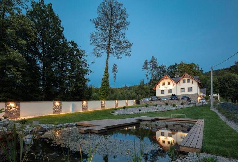 ペンション Penzion Na Kraji Lesa