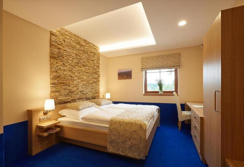 ペンション Penzion Na Kraji Lesa