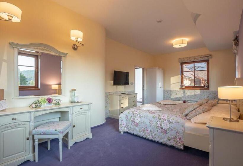 ペンション Penzion Na Kraji Lesa