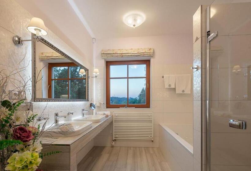 ペンション Penzion Na Kraji Lesa