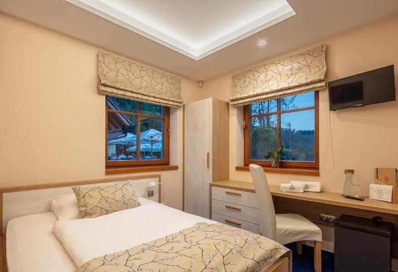 ペンション Penzion Na Kraji Lesa