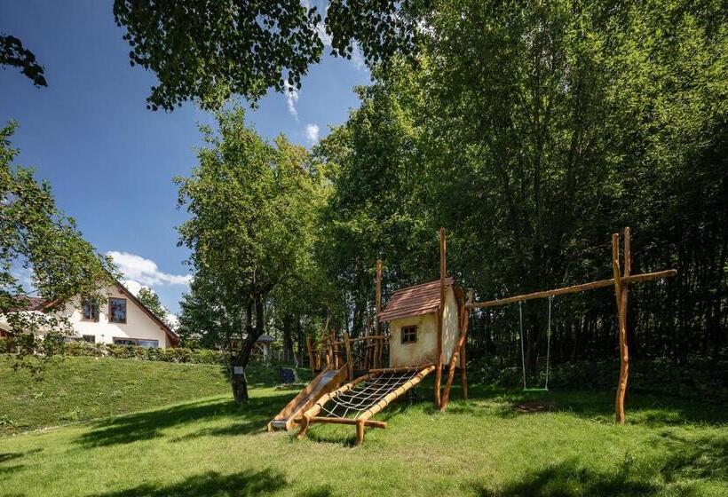 ペンション Penzion Na Kraji Lesa