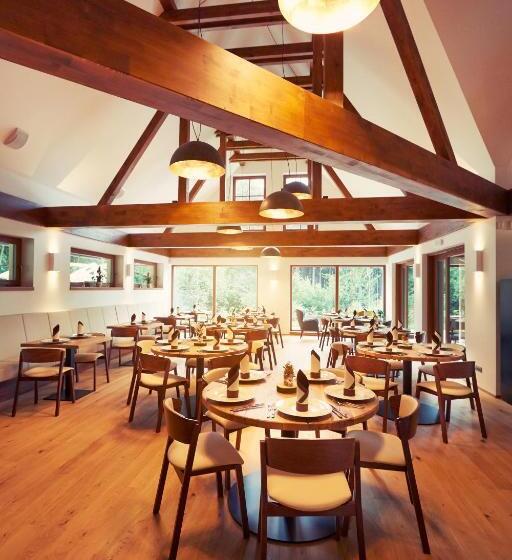 ペンション Penzion Na Kraji Lesa