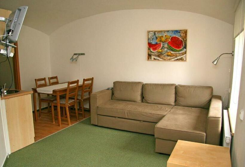 膳宿费 Penzion Speller