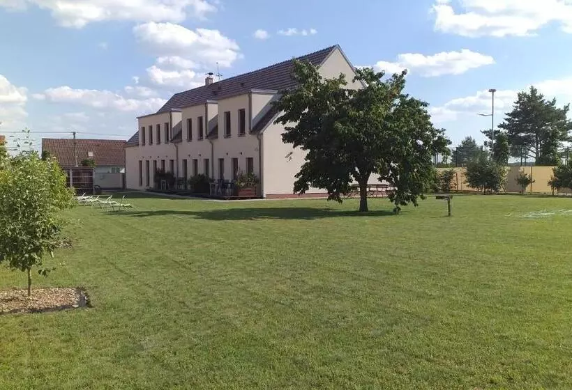 پانسیون Vinařský Dům V Zahradě