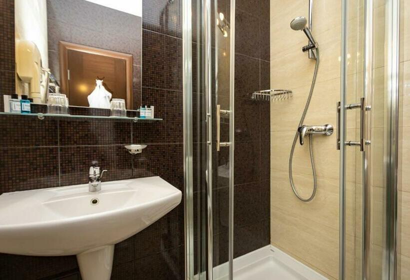 Riverside Restaurant, Hotel, Beach