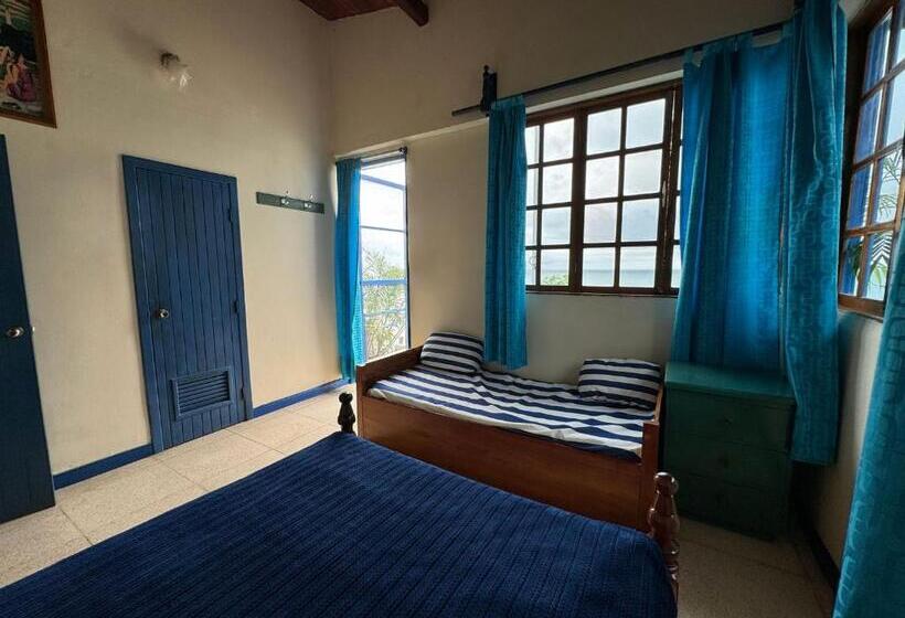 Общежитие Hosteria Farallon Dillon