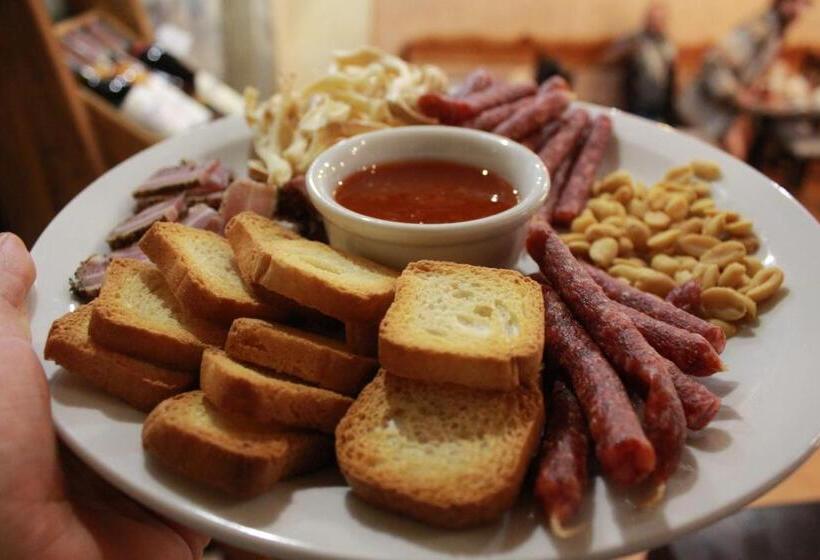 호스텔 Lian Family Hotel & Restaurant