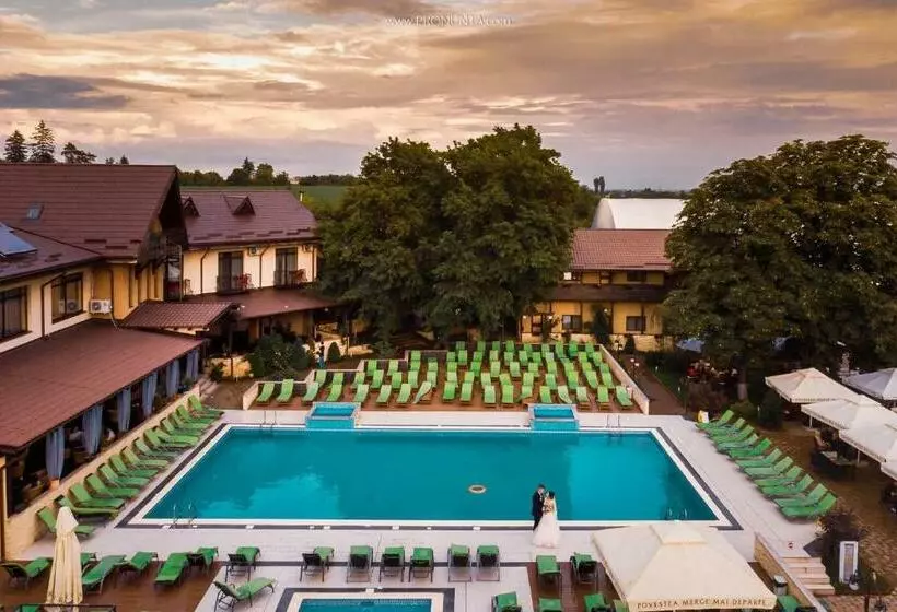 Hotelli Green Garden Resort