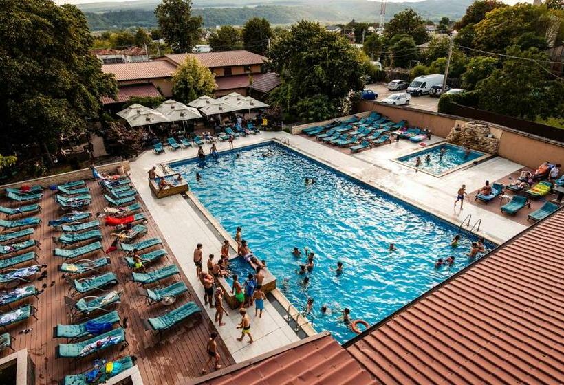 Отель Green Garden Resort