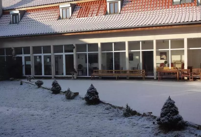 Hotelli Kaštieľ Biela Dáma A čierny Rytier