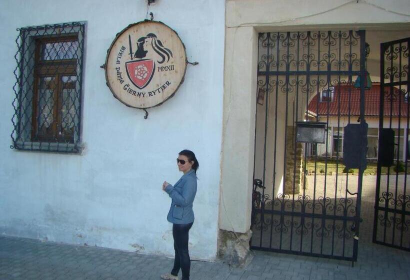 ホテル Kaštieľ Biela Dáma A čierny Rytier