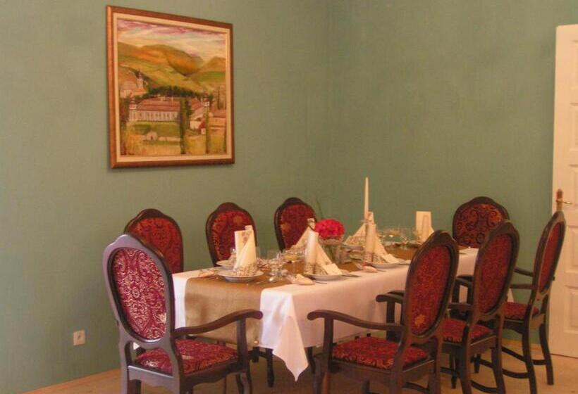 ホテル Kaštieľ Biela Dáma A čierny Rytier