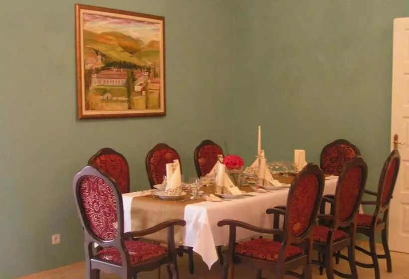 Hotelli Kaštieľ Biela Dáma A čierny Rytier