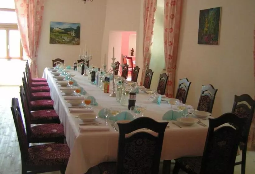 Hotelli Kaštieľ Biela Dáma A čierny Rytier