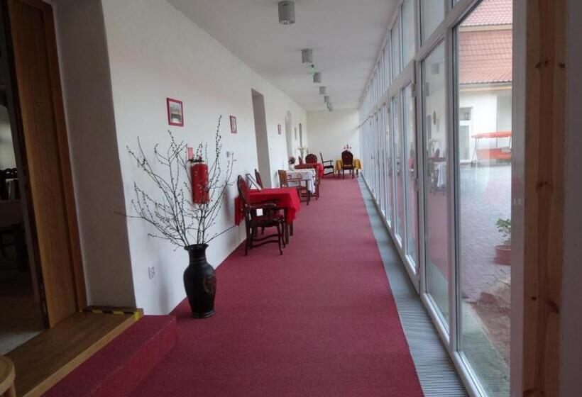 ホテル Kaštieľ Biela Dáma A čierny Rytier