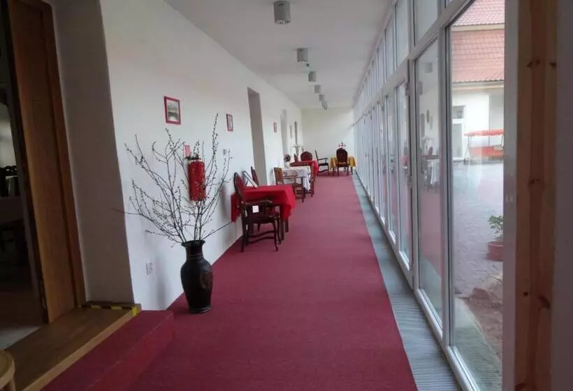 Hotelli Kaštieľ Biela Dáma A čierny Rytier