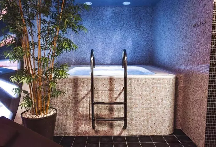 Hotelli Resort čapí Hnízdo