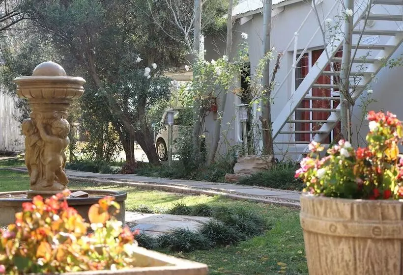 Majatalo Indigo Moon Guesthouse