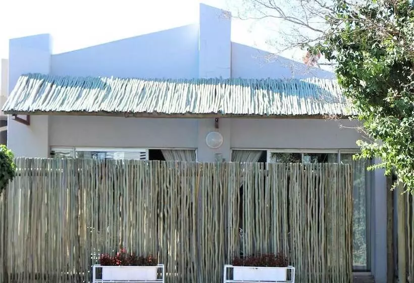 Majatalo Indigo Moon Guesthouse