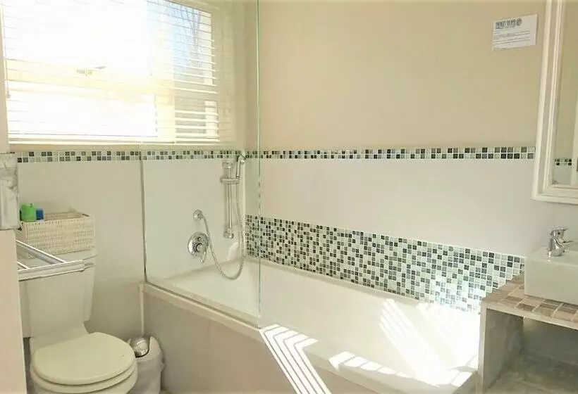 Majatalo Indigo Moon Guesthouse