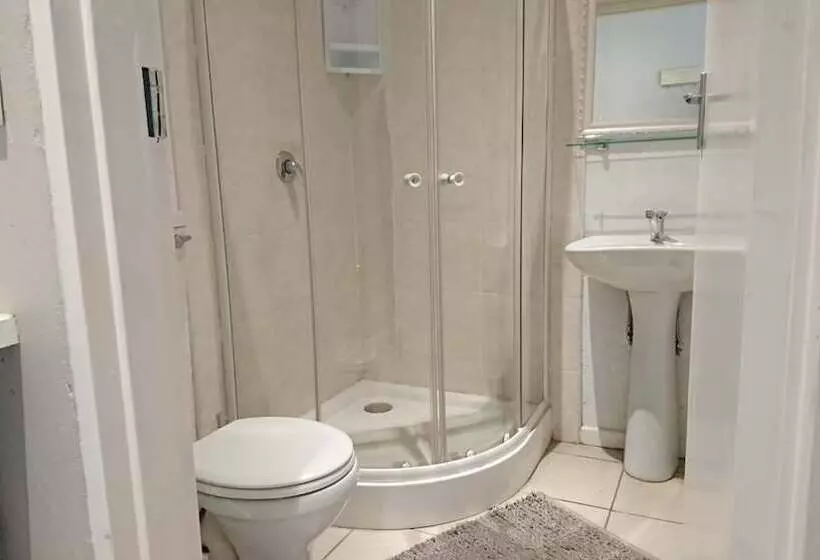 Majatalo Indigo Moon Guesthouse