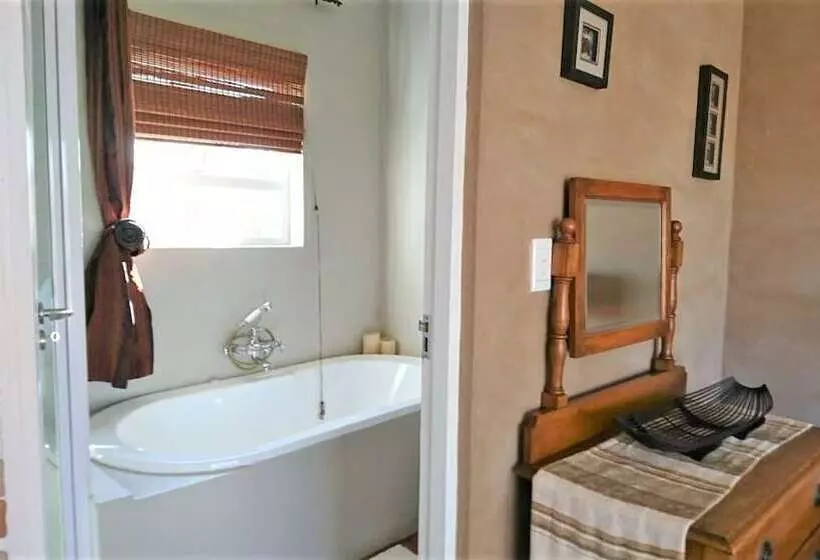 Majatalo Indigo Moon Guesthouse