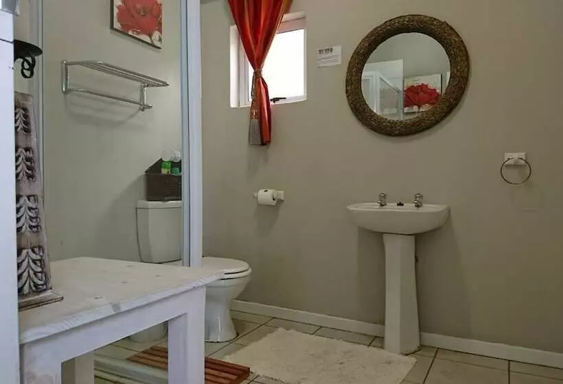 Majatalo Indigo Moon Guesthouse