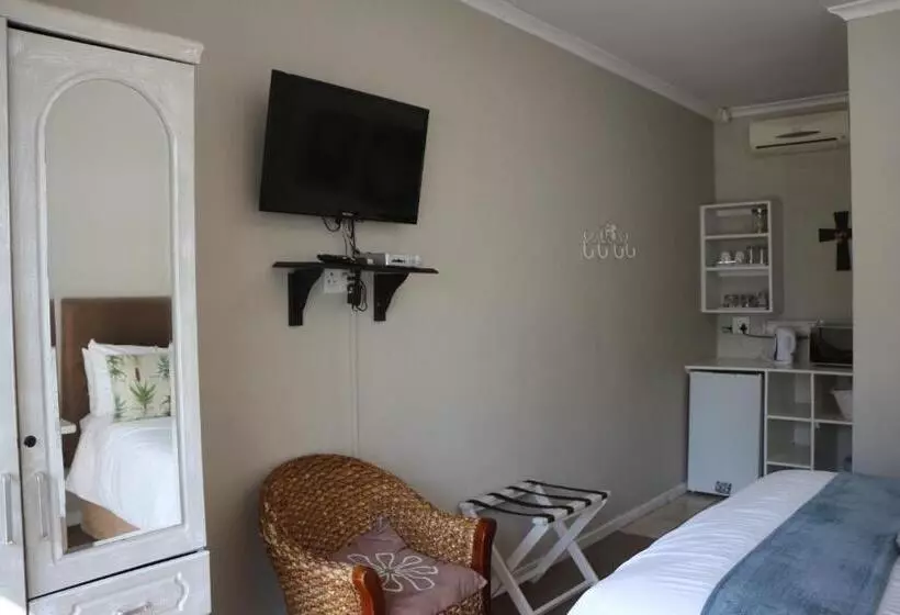 Majatalo Indigo Moon Guesthouse