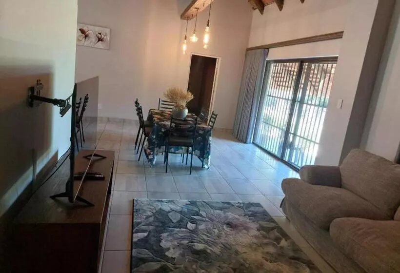 ペンション Marjaniek Wedding Venue & Guest House