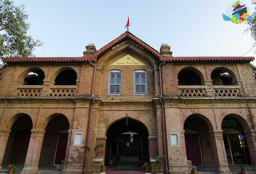 فندق صغير Naurang Yatri Niwas