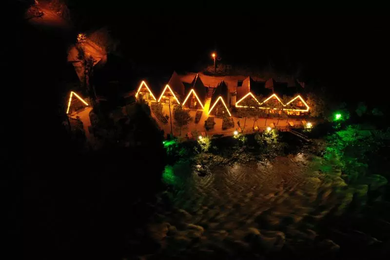 ベッドアンドブレックファースト Tanura Bungalows