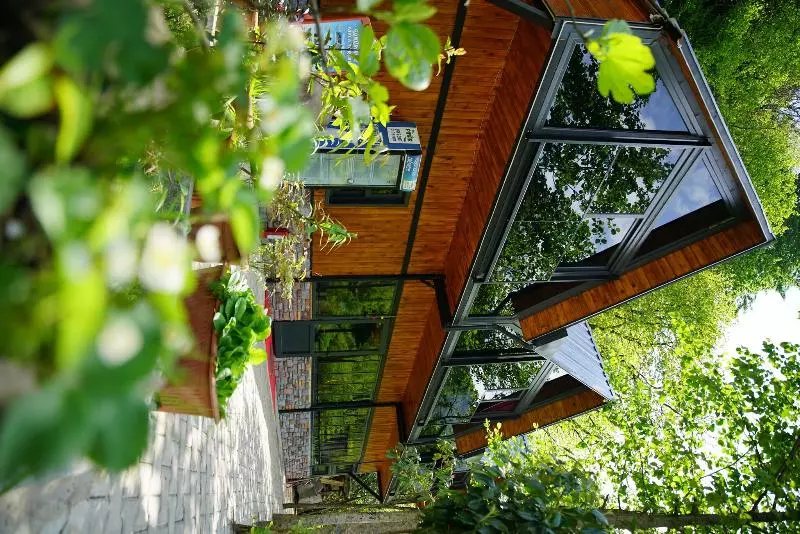 ベッドアンドブレックファースト Tanura Bungalows