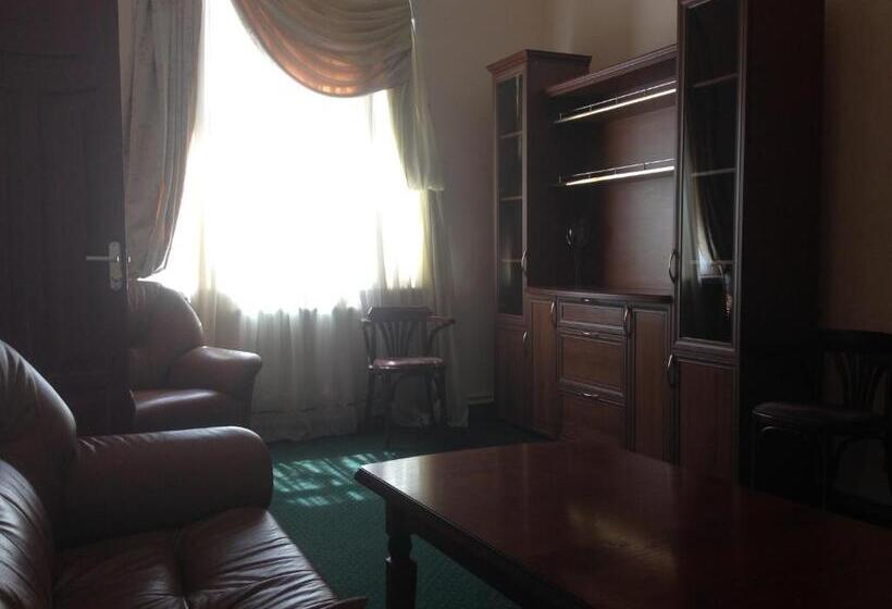 فندق Budynok Pyschevycha