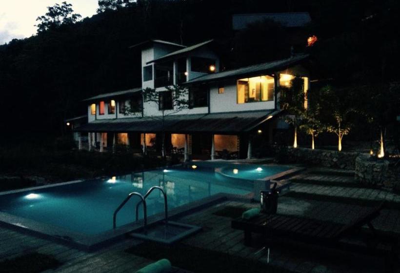 호텔 Explore Sinharaja Rain Forest Tour Camp