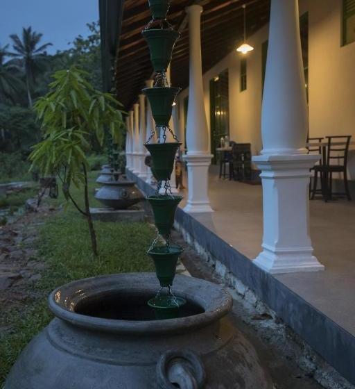 호텔 Explore Sinharaja Rain Forest Tour Camp