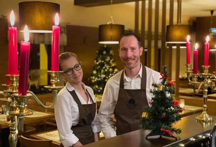 Hotelli & Restaurant Pod Kaštany