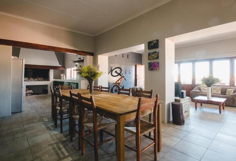 فندق Strawberry Hill Farm