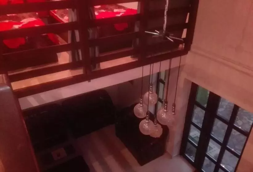 پانسیون Casa De Vacanta Silvia Varmaga