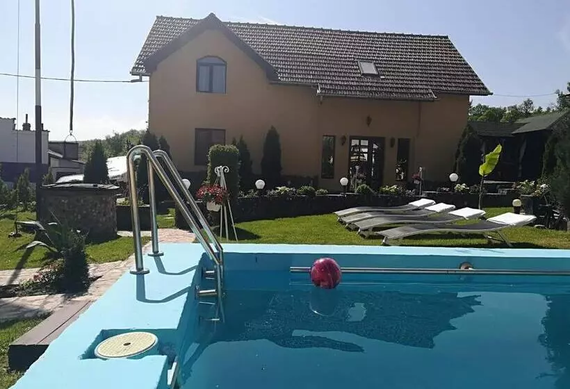 پانسیون Casa De Vacanta Silvia Varmaga