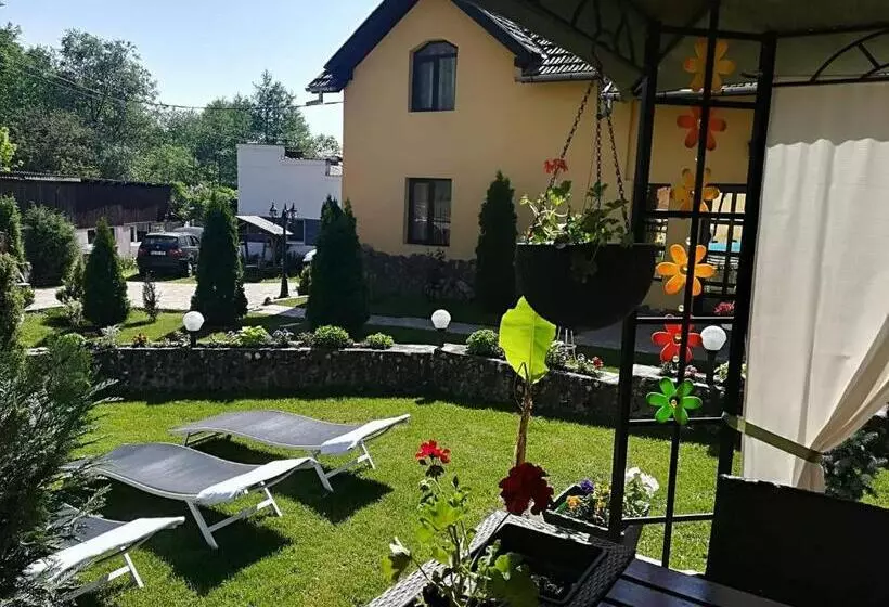 پانسیون Casa De Vacanta Silvia Varmaga