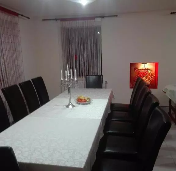 پانسیون Casa De Vacanta Silvia Varmaga