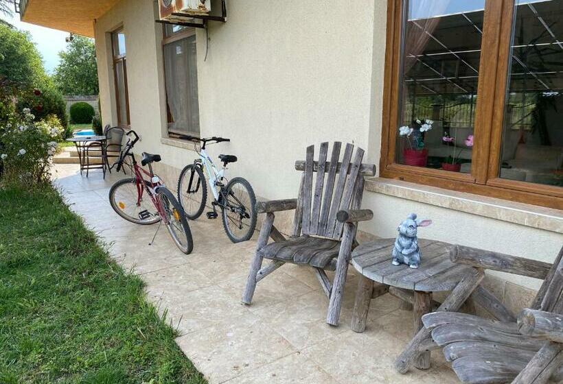 بنسيون Guest House Golden Flake 4km From Bolata Beach