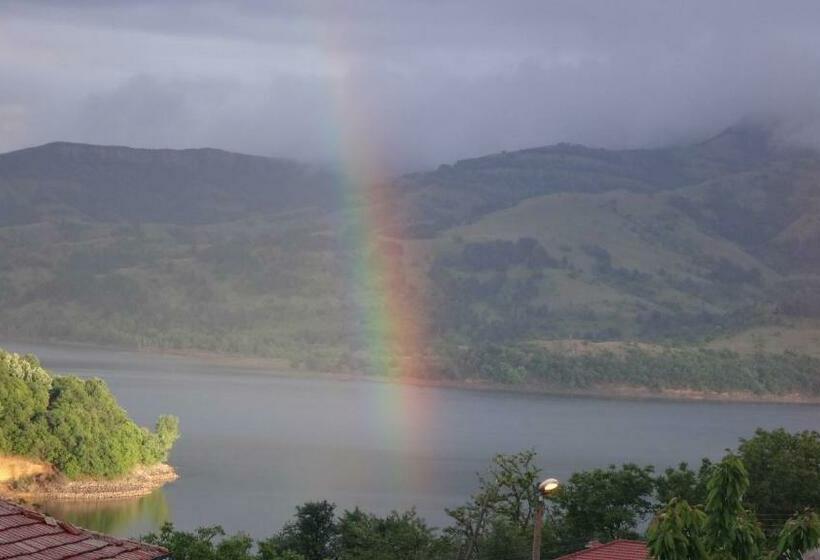 פנסיון Mihaela Lake Retreat