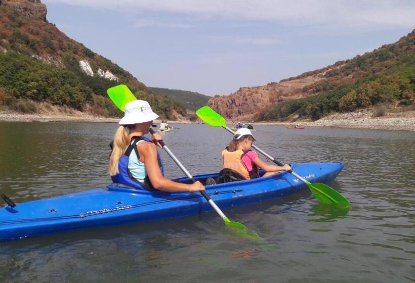 פנסיון Mihaela Lake Retreat