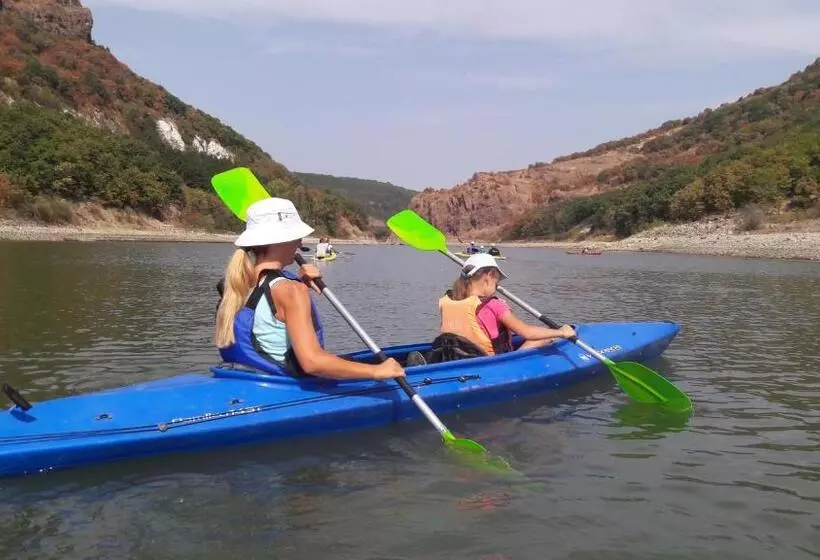 Majatalo Mihaela Lake Retreat