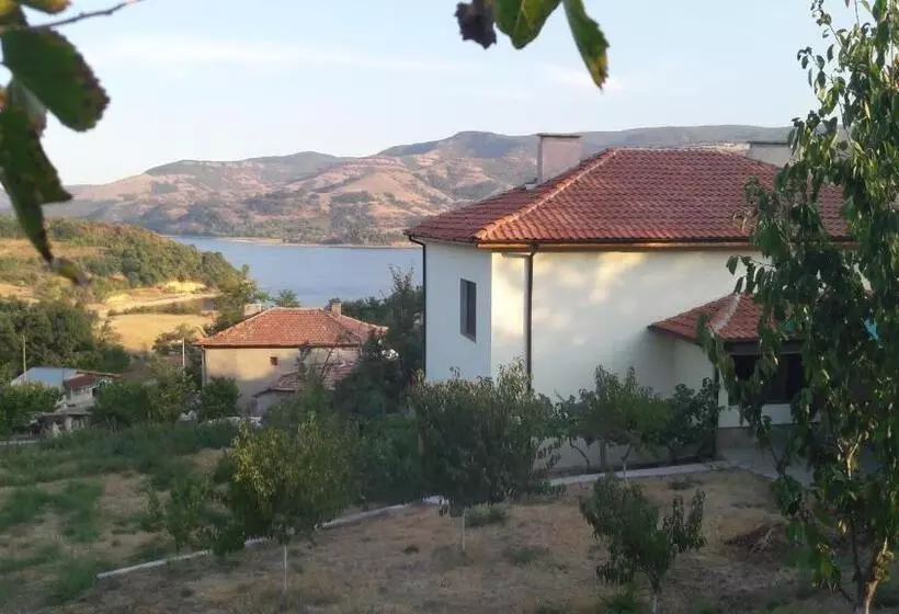 Majatalo Mihaela Lake Retreat