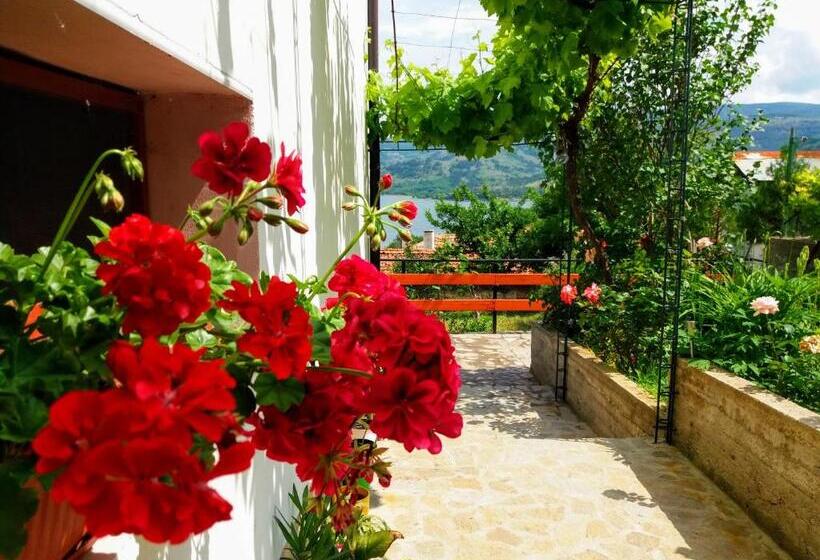 פנסיון Mihaela Lake Retreat